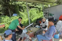 이천 호법면 자율방재단, 펄펄 끓는 현장 찾아, 생수 200병 긴급 지원