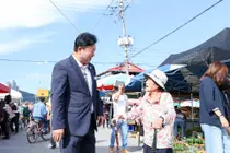 성수석 이천시장, 명절 물가 직접 챙긴다… 전통시장 2곳서 지역화폐 장보기
