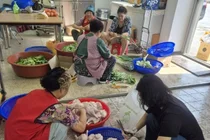 폭염보다 더 뜨거운 이웃사랑 이천시 설성면 작은사랑나눔봉사단, 취약계층 위한 '사랑의 삼계탕' 나눔 실천