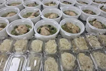 징검다리봉사단, 생닭 100마리 푹 고아냈다. 취약계층 100가구에 삼계탕 전달