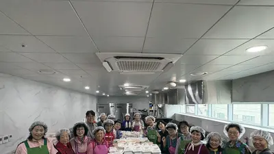 중리동 자원봉사단, 소외 이웃 위해 팔 걷어붙였다… 직접 빚은 전·식혜 배달