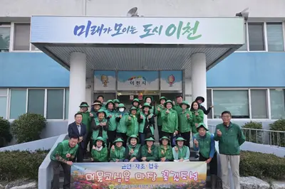 마장면 새마을협의회, 도로변에 가을꽃 활짝 피웠다… 오전 6시부터 구슬땀