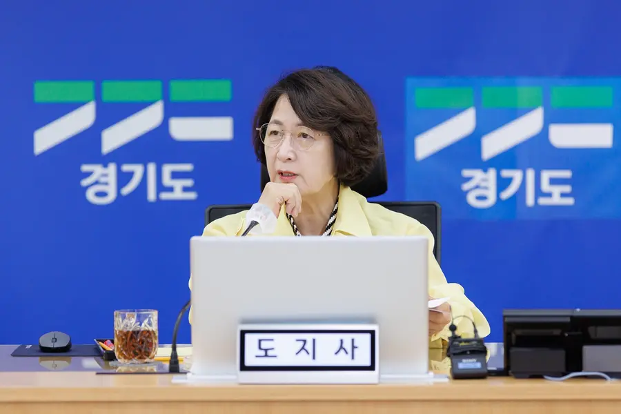 지난 6일 경기도 재난안전대책본부에서 풍수해 대비 종합대책 보고를 받는 추미애 지사 = 경기도청 제공