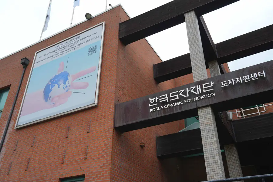 2026 경기도자비엔날레 특별 연계 행사인 ‘경기생활도자미술관×지우헌 미술시장 연계 특별전’을 개최한다. 이번 특별전은 9월 16일부터 10월 17일까지 서울 북촌 지우헌과 여주 경기생활도자미술관 두 공간에서 동시에 진행된다. = 경기도청 제공
