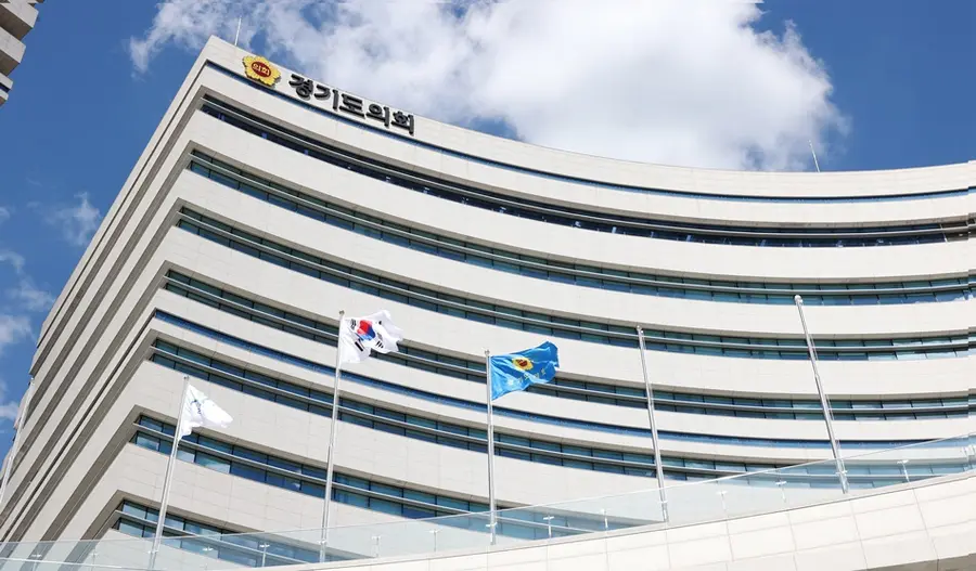 경기도의회는 성평등가족부가 추진하는 ‘2026년 성희롱 방지 조직문화 진단’ 대상 기관으로 선정됐다. 사진은 경기도의회 청사전경이다. = 경기도청 제공