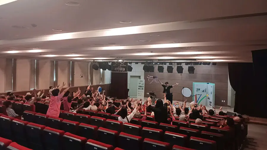 260922 화성시송산도서관 방문 = 경기도청 제공